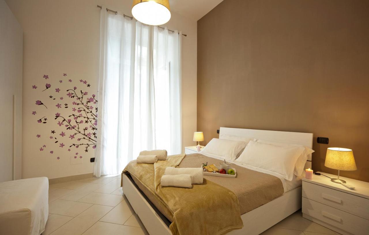 Le Corti Di Napoli Apartments Eksteriør bilde
